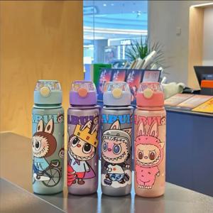 밀짚이 포함된 BPA 프리 시각적으로 매력적인 만화 물병 - 누출 방지, 야외 스포츠, 피트니스, 여행용 휴대용