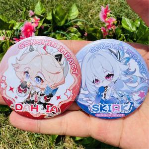 58mm 게임 Genshin Impact Kawaii Skirk Dahlia 코스프레 의상 배지 핀 SPTE Tinplate Brooch Prop Gilf