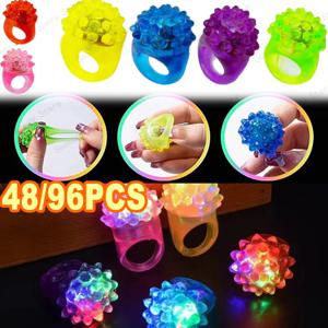 48/96PCS LED 딸기 소프트 젤 글로우 링 TPR 파티 글로우 소품 장식 할로윈 부활절 크리스마스 카니발 파티 호의