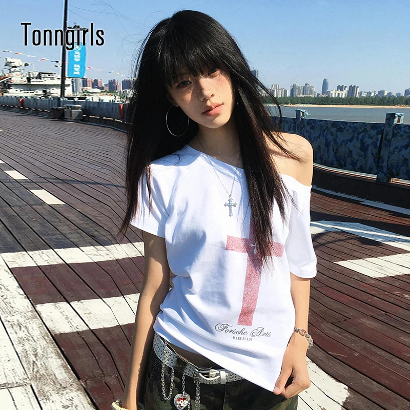 Tonngirls 고딕 프린트 그래픽 탑 루즈 오프 숄더 반소매 Tshirt Y2k 빈티지 자르기 탑 American Retro 90s Grunge Tees