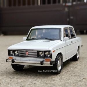 1/24 LADA 2106 다이캐스트 합금 자동차 모델 장난감 금속 바디 도어 열 수 장난감 자동차 당겨 소리 빛 고무 타이어 차량 소년 선물