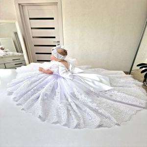 맞춤형 화이트 레이스 아기 꽃 소녀 드레스, 레이스 아플리케, 어린이 신생아 파티 깃털 진주, 첫 성찬식 무도회 가운
