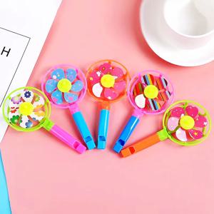 12Pcs 6.5x12.5cm 플라스틱 컬러 휘파람 바람개비 게임 어린이 생일 파티 선물 학교 선물로 돌아 가기 Pinata 필러 공짜 장난감