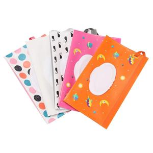 1pcs 귀여운 패션 플립 커버 아기 제품 스냅 스트랩 운반 케이스 젖은 물티슈 가방 유모차 액세서리 티슈 상자 화장품 주머니