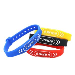 1Pcs 125KHZ EM4305 T5577 5200 재기록 가능한 방수 조절 식 손목 밴드 RFID 실리콘 밴드 팔찌 빈 데이터 Keyfob