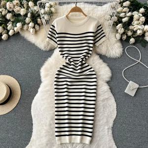 여름 스트라이프 비치 니트 드레스 오 넥 반팔 세련된 Hotsweet 슬림 Sundress streetwear Y2K Bodycon 미디 드레스