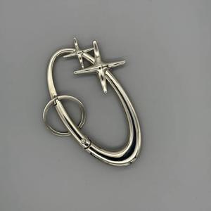 Y2K 펑크 스타 타원형 필수 아이콘 Carabiner 키 체인 도끼 모양의 등산 자동차 열쇠 고리 고딕 배낭 장식 한국 패션