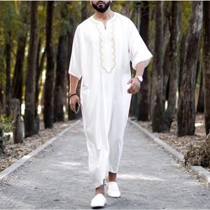 Kaftan 여름 중동 남성 아랍 가운 느슨한 v 넥 반팔 인쇄 남성 이슬람 의류 이슬람 의류 Kaftan