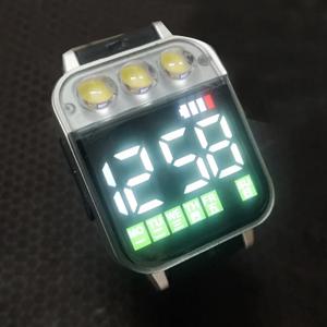 스포츠 LED 전자 시계 USB 충전식 손전등 학생 스포츠 손목 시계 조명 시계 선물 남자