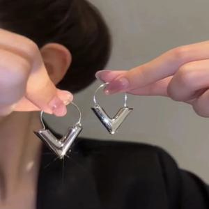 Ele V-ape 레터 디자인 후프 Victoria's Bear 럭셔리 Faion 쥬얼리 여성용 Sli ature Ear Cuff