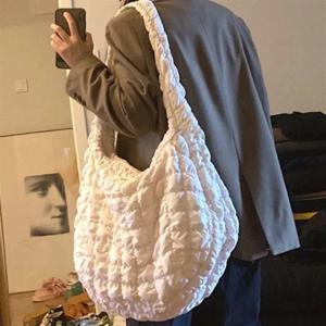 여성 가방 Pleated 핸드백 대용량 다운 가방 큰 어깨 여성 솔리드 컬러 공간 코튼 패딩 만두 쇼핑백 2024