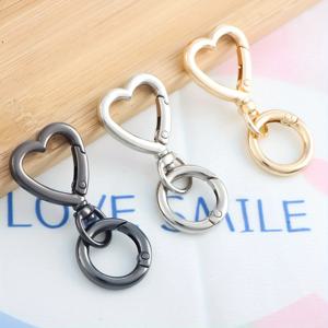2Pcs 금속 심장 모양 키 체인 DIY 매달려 버클 열쇠 고리 봄 스냅 키 체인 클립 매달려 버클 열쇠 고리 액세서리
