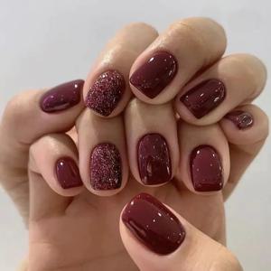 24PCS-와인 레드 스퀘어 가짜 손톱, 실버 글리터 인레이, 절묘한 우아함, 패션 관대함, 데이트, 저녁 식사에 적합