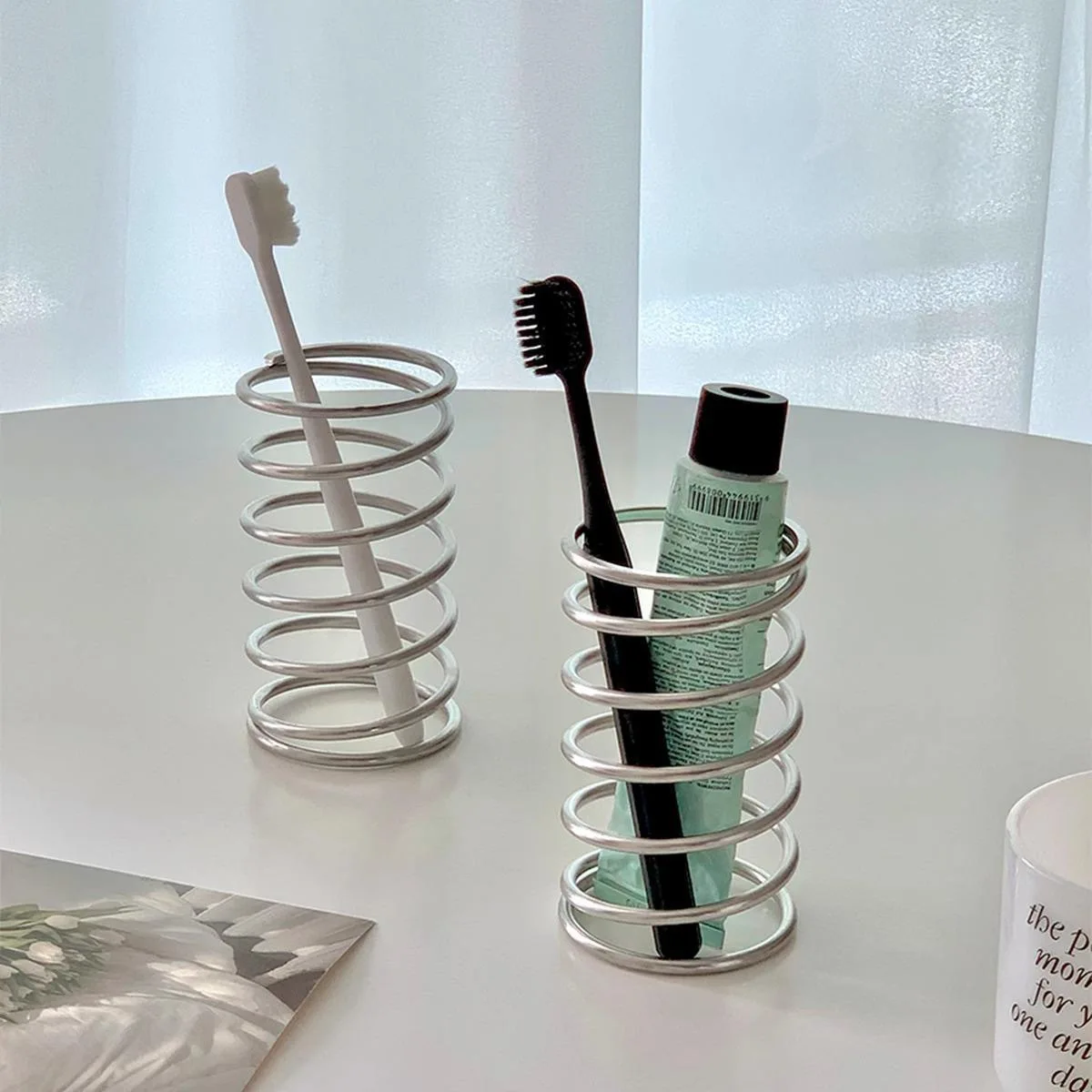 1-6PCS 가정용 금속 칫솔 홀더 간단한 데스크탑 스토리지 랙 및 욕실 배수 스토리지 랙 하이 엔드 중공 장식