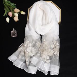 2024 여성을위한 럭셔리 실크 목도리 스카프 디자인 자수 꽃 Hijab 랩 Bufandas 여성 Headkerchief Fouloud Echarpe