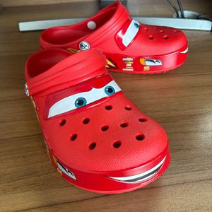 Disney Pixar Lightninged Mcqueens 솔리드 방수 슬리퍼 야외 샌들 캐주얼 통기성 발목 랩 EVA 신발 선물