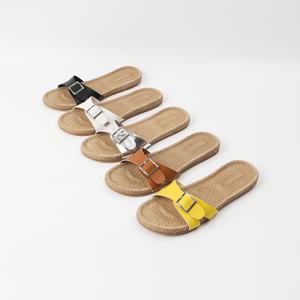 신난다슈 여성 뮬 슬리퍼 샌들 1cm 여름 플랫 샌들 라탄 발편한 쿠션 BP256205