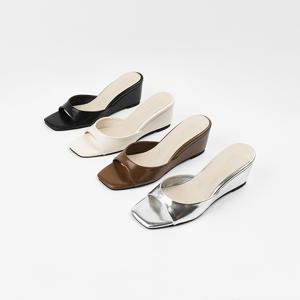 신난다슈 여성 웨지 슬리퍼 샌들 힐 6cm 여자 뮬 샌들 발편한 통굽 ST257831