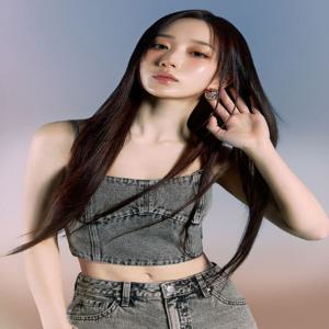 [게스] 여성 [NMIXX]그레이 블리치드 뷔스티에YP2D5254