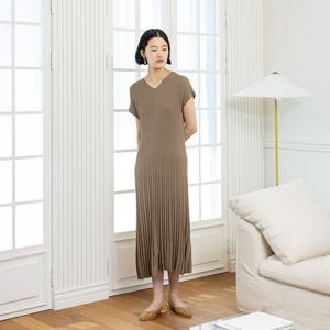 LS_V-neck pleated dress_KHAKI