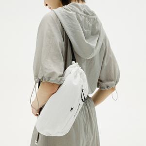 피넛 나일론 슬링백 [WHITE]