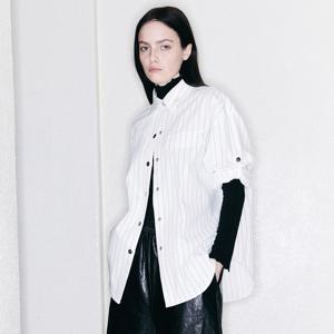 [오아이오아이컬렉션]스냅 오버핏 스트라이프 셔츠 [WHITE]