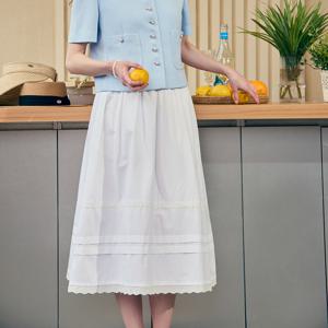 Scallop Trimmed Pintuck Skirt - White
