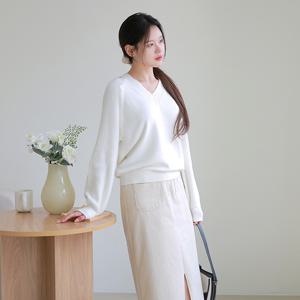 37번[최초가 79,900원]에토니아 컷 아웃 브이넥 니트