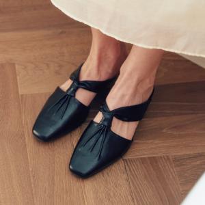 [리퍼브][정상가 128,000원] 3Colors 핸드메이드 셔링 레더 너트 샌들 I KM401
