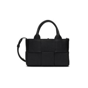 25 FW Bottega Veneta 여성 블랙 캔디 아르코 토트백 231798F046003