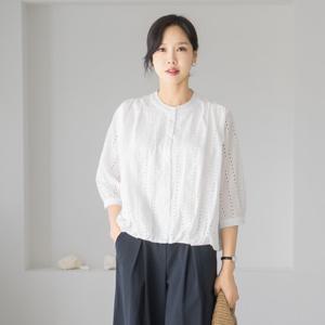 엄마옷 마담4060 웬즈펀칭5부블라우스 중년여성 반팔 -ZBL2507105-