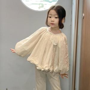 [베이비맥스] 마리아 셔링 퍼프 블라우스 R14793