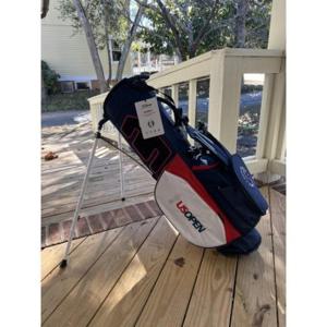 245463 BRAND NEW TITLEIST PLAYERS 4 U.S OPEN STAND BAG RED WHITE & BLUE PINEHUR