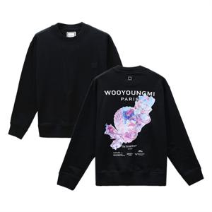 우영미 3D 코랄 백로고 맨투맨 블랙 W251TS25723B