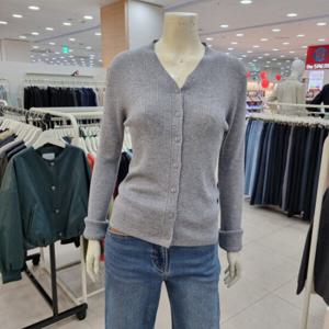 [더아이잗]울골지펀칭브이넥가디건IP9M1CD701_US