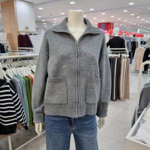 [더아이잗]하이넥칼라집엎가디건IPBM1CD921_US