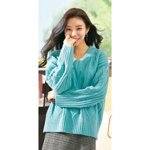포그니 하트 브이넥 니트