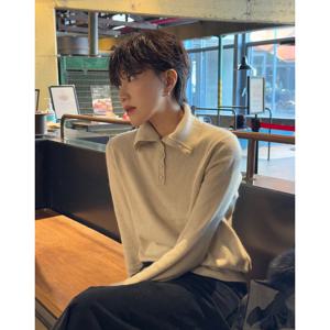 헤지스 여성 24FW 역시즌세일라쿤혼방 단추장식 니트풀오버 라이트베이지 HSSW4DP82I1