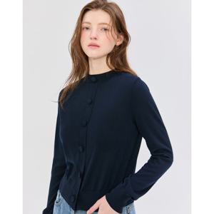 질스튜어트 뉴욕 여성 24FW 울 100% 네이비 백 버튼 포인트 라운드넥 니트 JSSW4C310N3