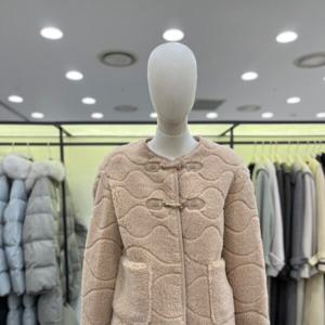 [씨씨콜렉트]뽀글이 버클 포인트 웨이브 무스탕 C224PSJ311BE_CA