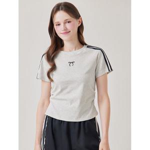 [블루레이스]라인 배색 리본 자수 티셔츠_B5M3TS6651