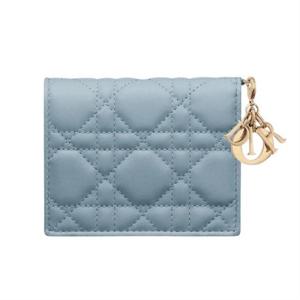 디올 Lady Dior Gardenia 미니 지갑 클라우드 블루 S0178ONMJM81B