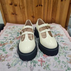 [써스데이아일랜드]꼬임 디테일 로퍼 T242MSE134W_CA