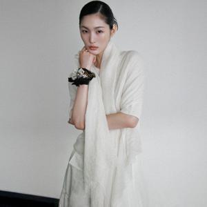 르네크루 25FW 화이트캐시미어100% 빅 숄