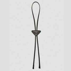 25 FW 프라다 Bolo Tie 트라이앵글 로고 플래크 레더 볼로 타이 2IC027 QHH F0002