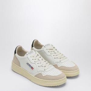 AUTRY 화이트블랙 가죽과 스웨이드 소재의 메달리스트 트레이너 AULMLS21QAUTRY-LS21