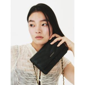 [질스튜어트]블랙 퀼팅 소가죽 미니크로스백 JAWA3F821