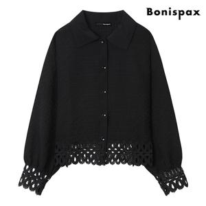 [보니스팍스(여성의류)]엠보 카라 레이스 펀칭 블라우스 (XP1BA017L0)