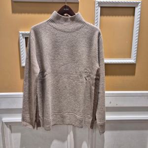 [BCBG] 비씨비지 겨울24 사이드 배색 니트 B4DBK431