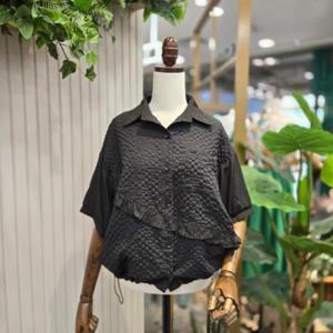 스테파니 HC05 사선프릴엠보셔츠NB A25SH5219H3